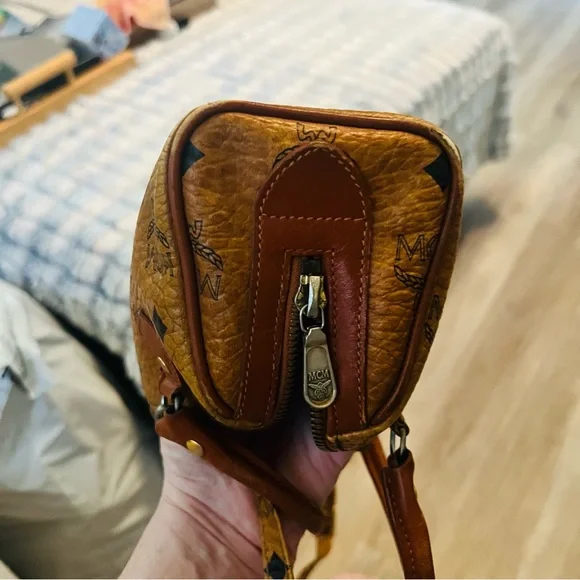 MCM Cognac Leather Satchel with Gold Accents - Picture 4 of 9